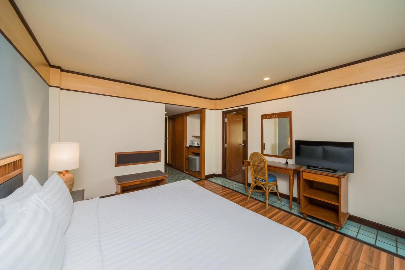 Botany Beach Resort Pattaya Na Chom Thian Bilik gambar