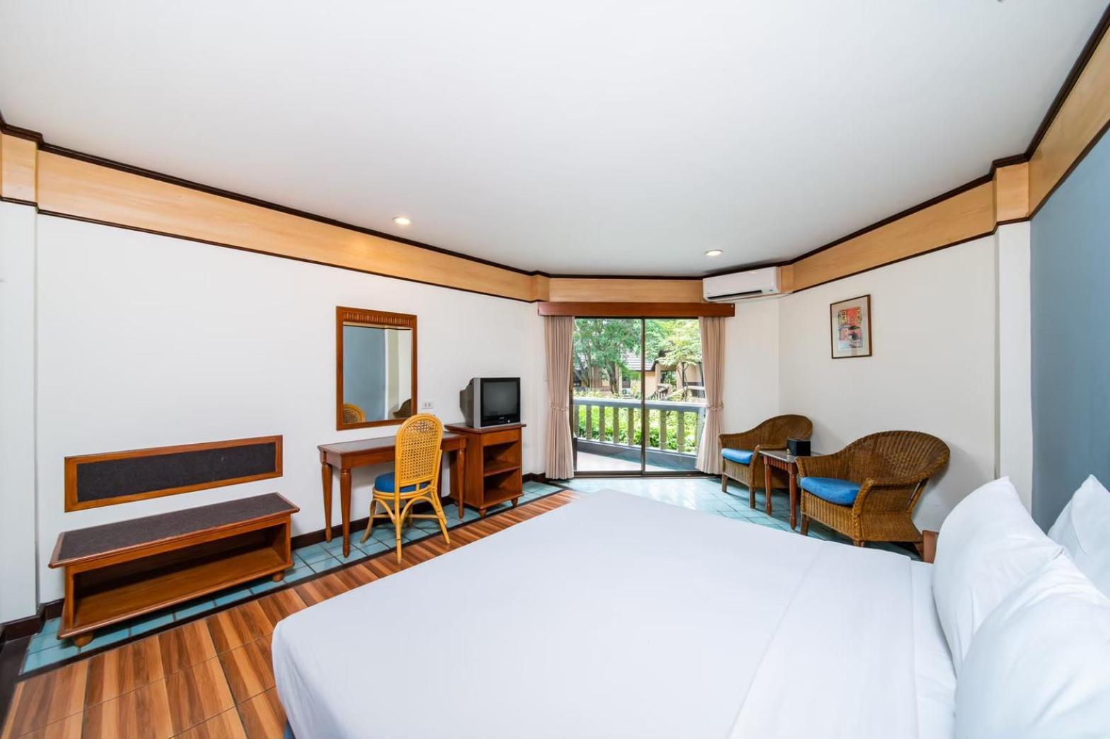 Botany Beach Resort Pattaya Na Chom Thian Bilik gambar