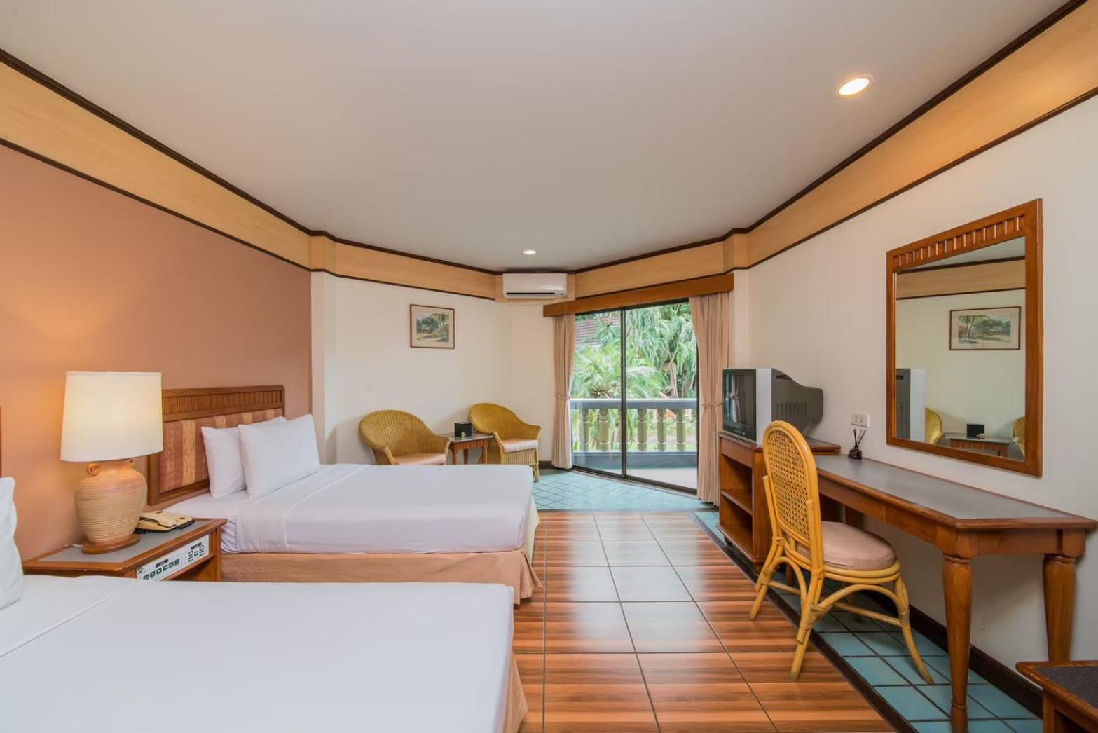 Botany Beach Resort Pattaya Na Chom Thian Bilik gambar